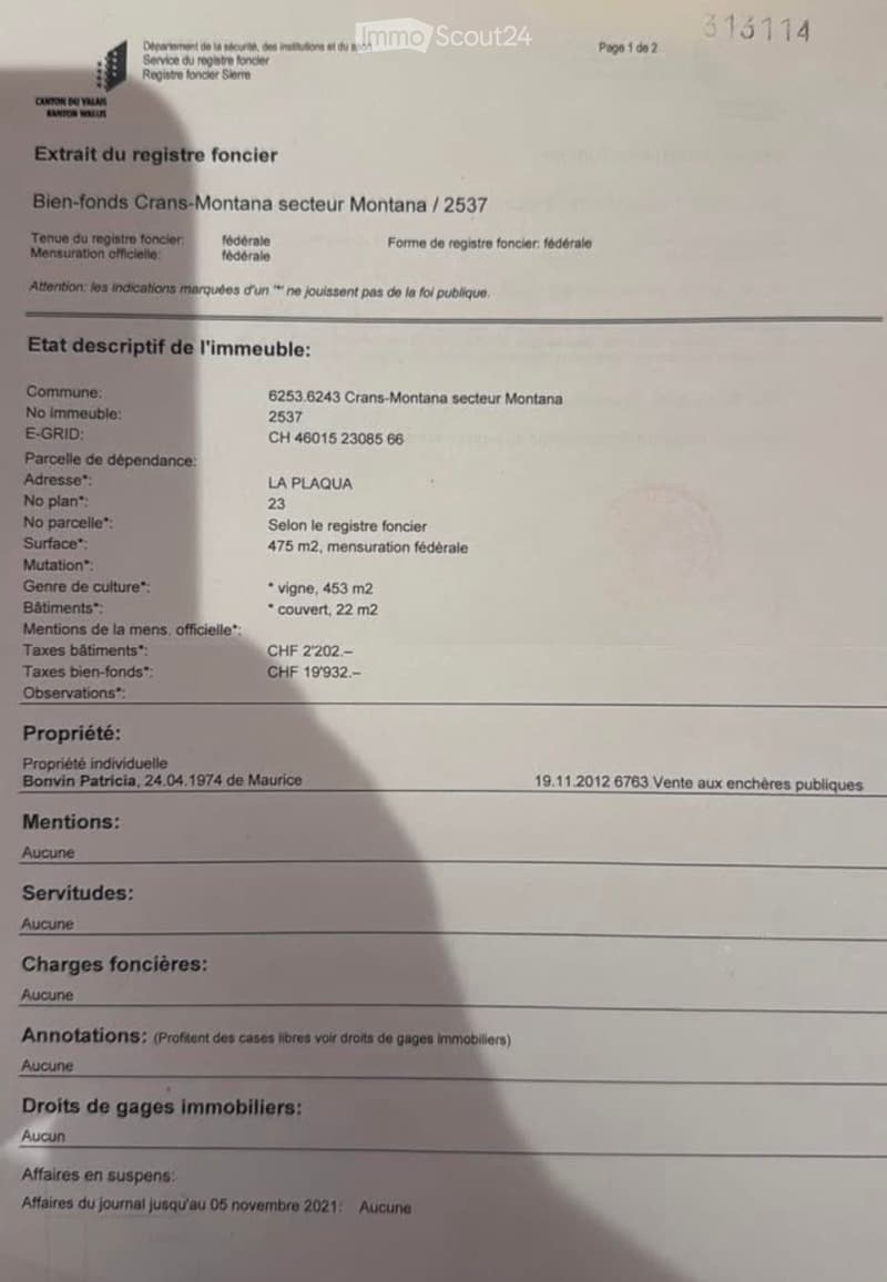 Property registration document showing details of a 475 m2 plot with453 m2 vineyard and 22 m2 covered area, located in Crans-Montana sector Montana.