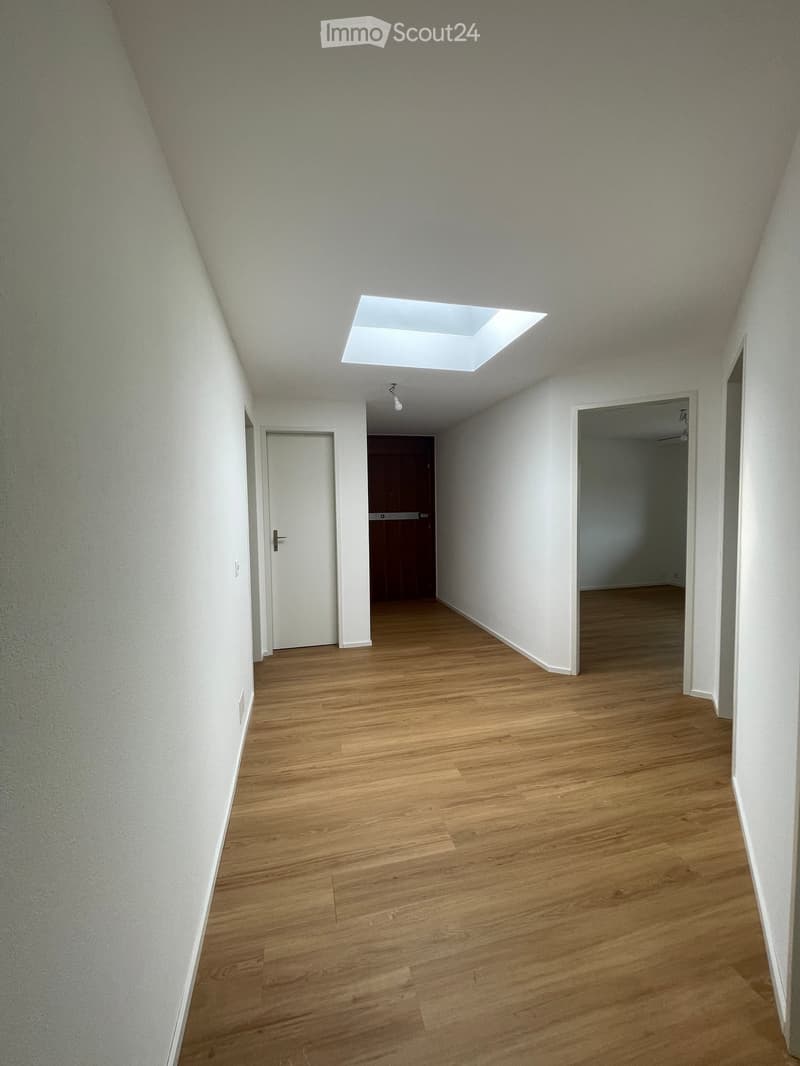 Grosszügiges Wohnen am Waldrand - auch für Familien - saniert mit zwei Balkonen (13)