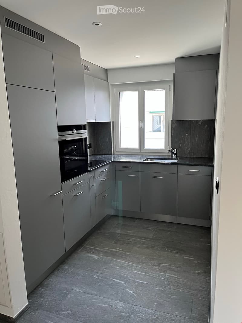 3.5-Zimmer-Wohnung mit grossem Balkon und Gartenanschluss in Thun (2)