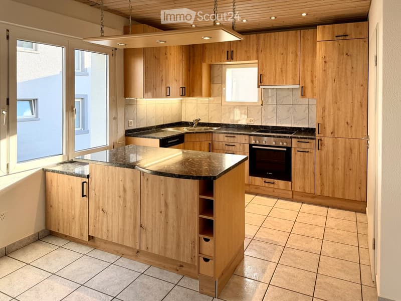 Helle 4.5-Zimmer-Wohnung mit Kamin und Balkon – 120 m² (2)