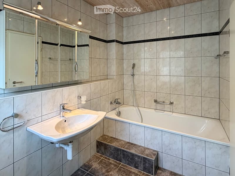 Helle 4.5-Zimmer-Wohnung mit Kamin und Balkon – 120 m² (13)