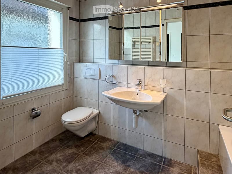 Helle 4.5-Zimmer-Wohnung mit Kamin und Balkon – 120 m² (12)