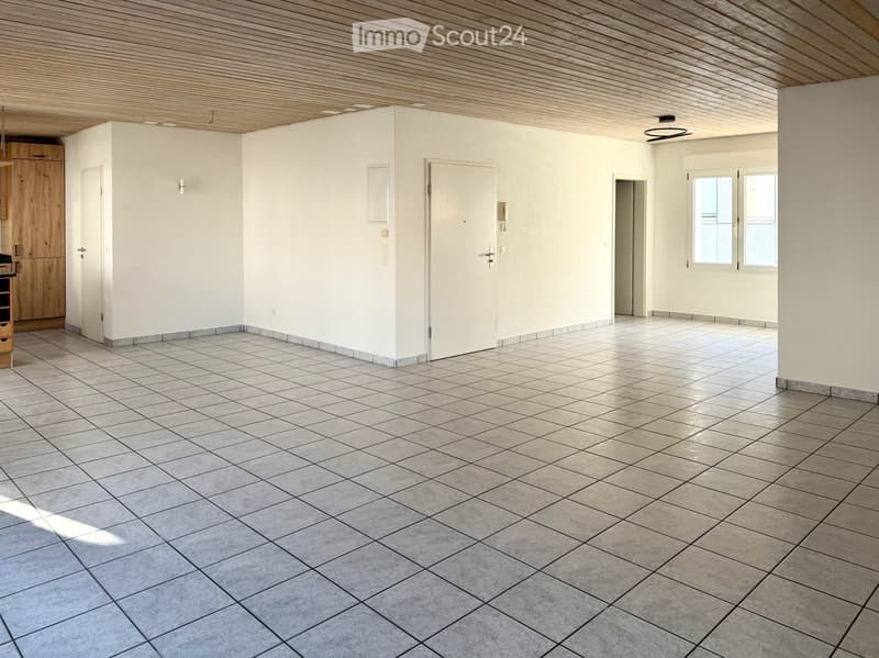 Helle 4.5-Zimmer-Wohnung mit Kamin und Balkon – 120 m² (4)