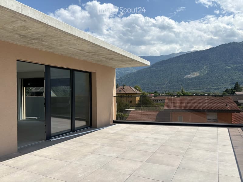 Terrasse extérieure panoramique 42m2avec accès escalier extérieur.