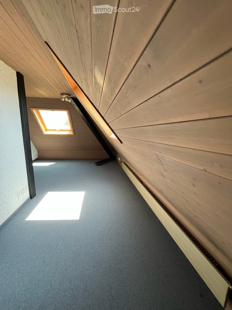 Charmante 4-Zimmer-Dachgeschosswohnung in Wettingen (3)
