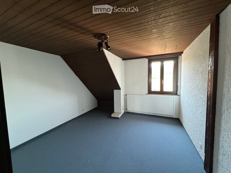 Charmante 4-Zimmer-Dachgeschosswohnung in Wettingen (4)
