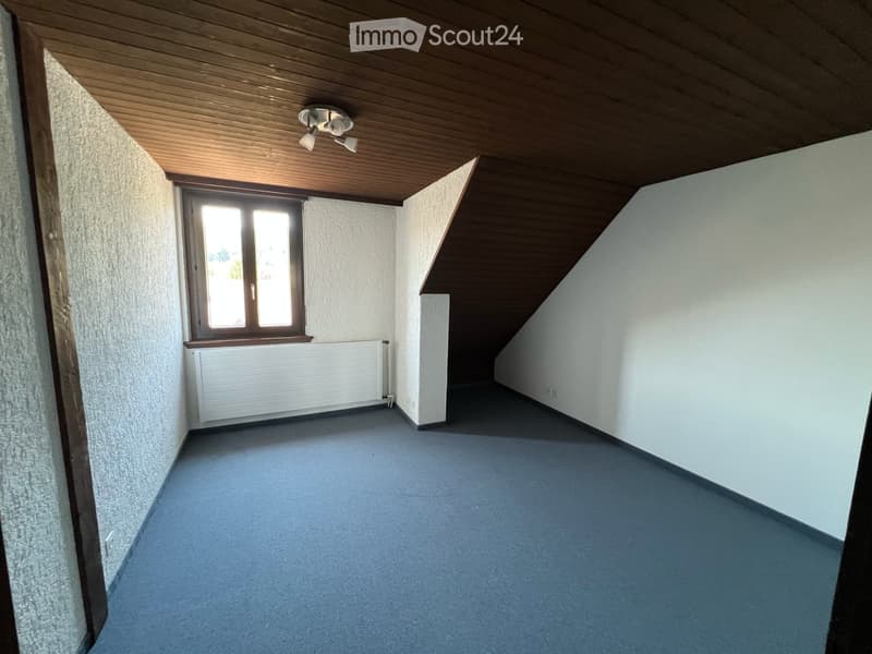 Charmante 4-Zimmer-Dachgeschosswohnung in Wettingen (5)