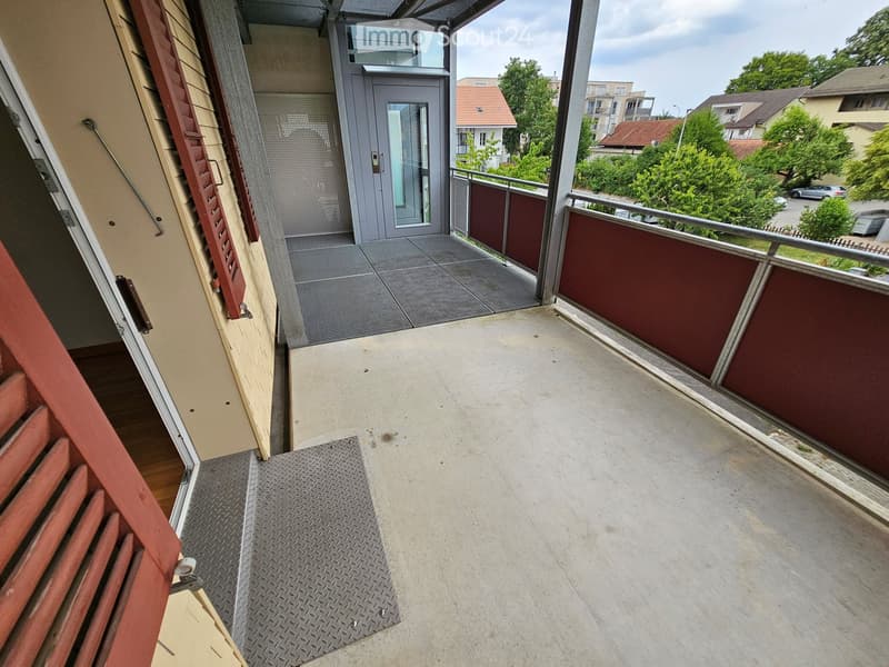 Grosser Balkon gedeckt
