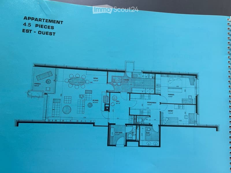 Floor plan of a 4.5-room apartment with a living room, kitchen, two bedrooms, bathroom, and hallway.