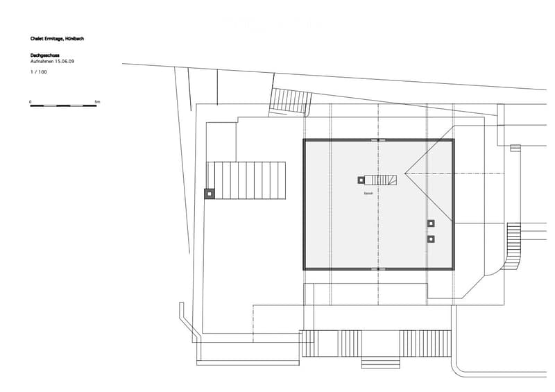 Floor plan of a roof level showing a living space, kitchen, and bathroom.