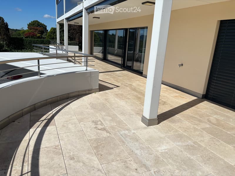 Grosszügige Wohnung mit hohem Qualitätsstandard, grosser Terrasse / Garten mit wunderschöner Sicht (17)