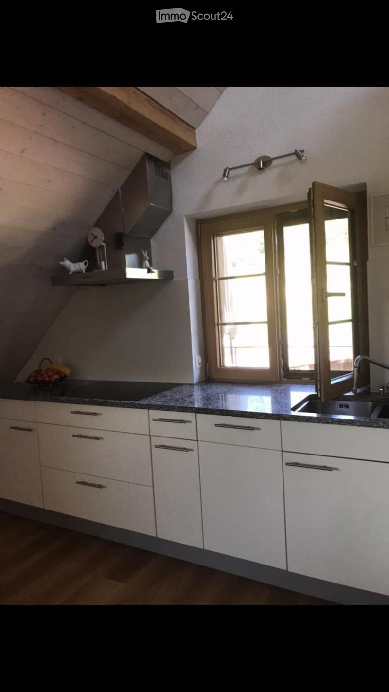 Charmante 2.5-Zimmer-Maisonette-Wohnung mit Balkon in Tschugg (5)