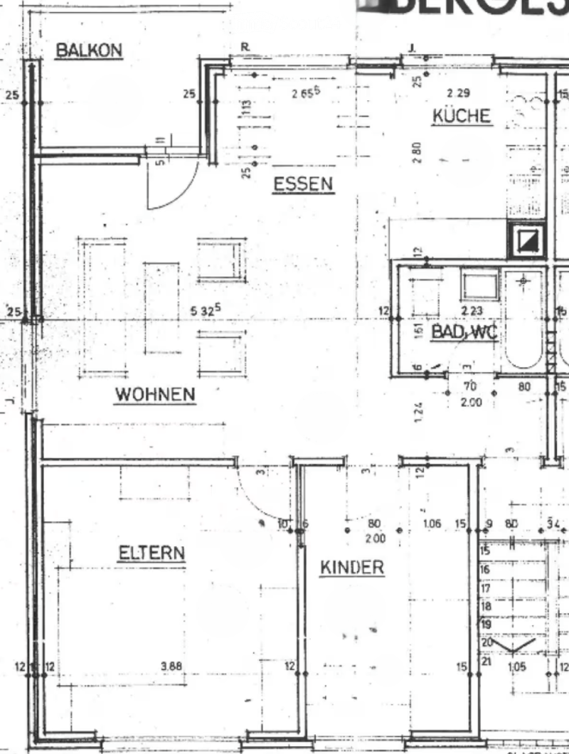 Floor plan showing a balcony, living area, dining area, kitchen, bathroom, parents' room, children's room.
