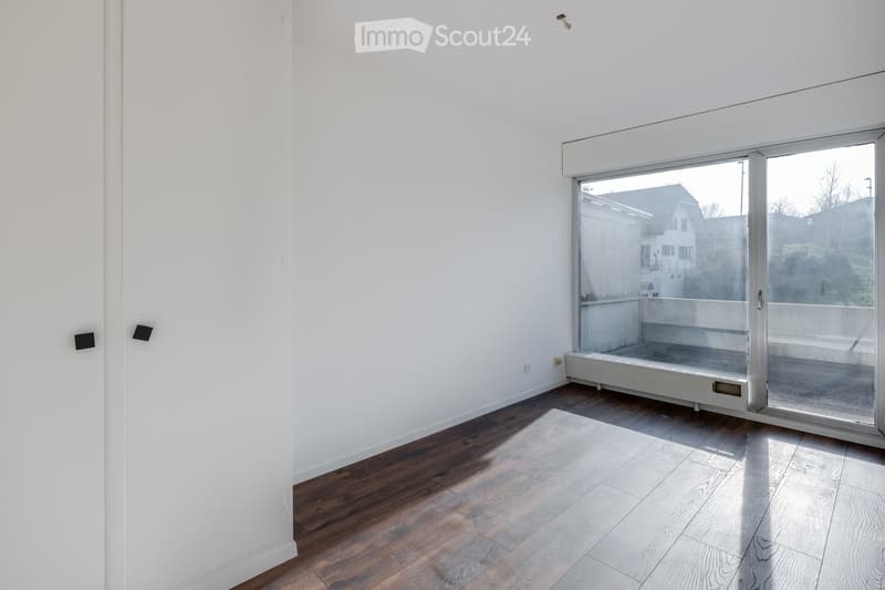 empty room, white walls, wooden floor, large windows, balcony
