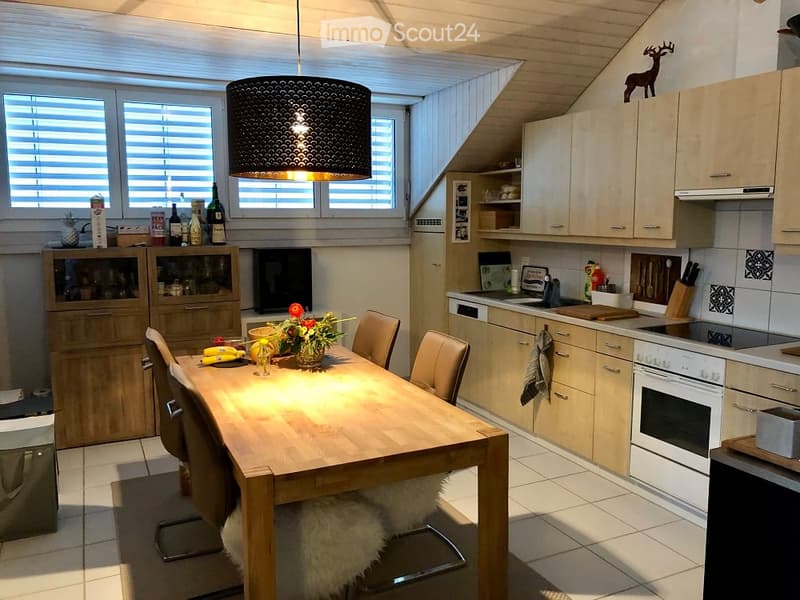 Charmante 3.5-Zimmer-Dachwohnung in Safnern (2)