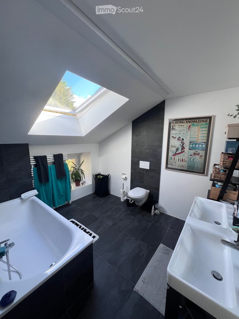 {"type": "Bathroom", "objects": ["bathtub", "sink", "toilet", "towel rack", "faucet", "faucet", "faucet", "faucet", "faucet", "faucet", "faucet", "faucet", "faucet", "faucet", "faucet", "faucet", "faucet", "faucet", "faucet", "faucet", "faucet", "faucet",