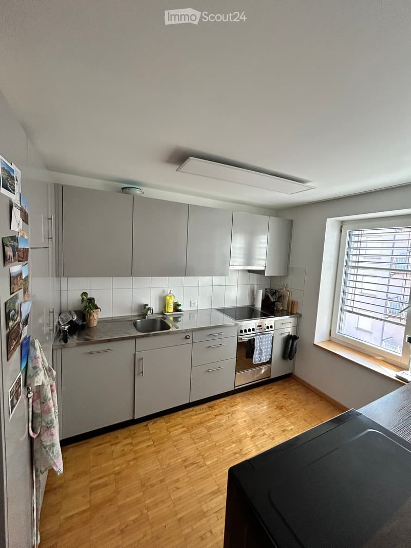 {"type": "Kitchen", "objects": ["refrigerator", "sink", "oven", "faucet", "oven mitts", "oven gloves", "oven towel", "oven", "oven", "oven", "oven", "oven", "oven", "oven", "oven", "oven", "oven", "oven", "oven", "oven", "oven", "oven", "oven", "oven", "o
