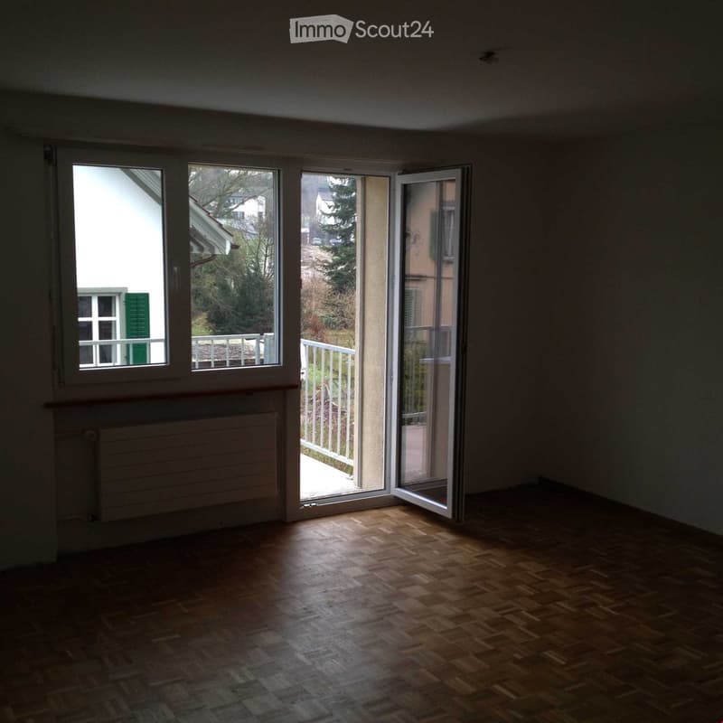 Parquet floor, open doors to balcony, windows