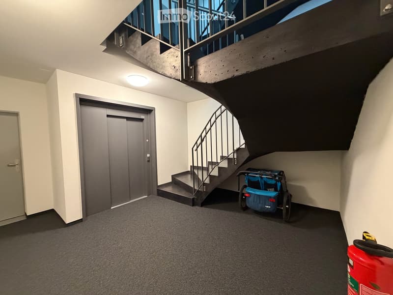 UG-Vorplatz für Kinderwagen