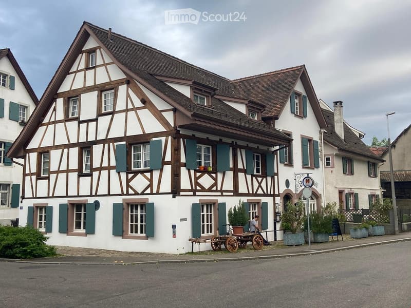 Charmante 3.5-Zimmer-Wohnung in historischem Fachwerkhaus in Riehen (1)