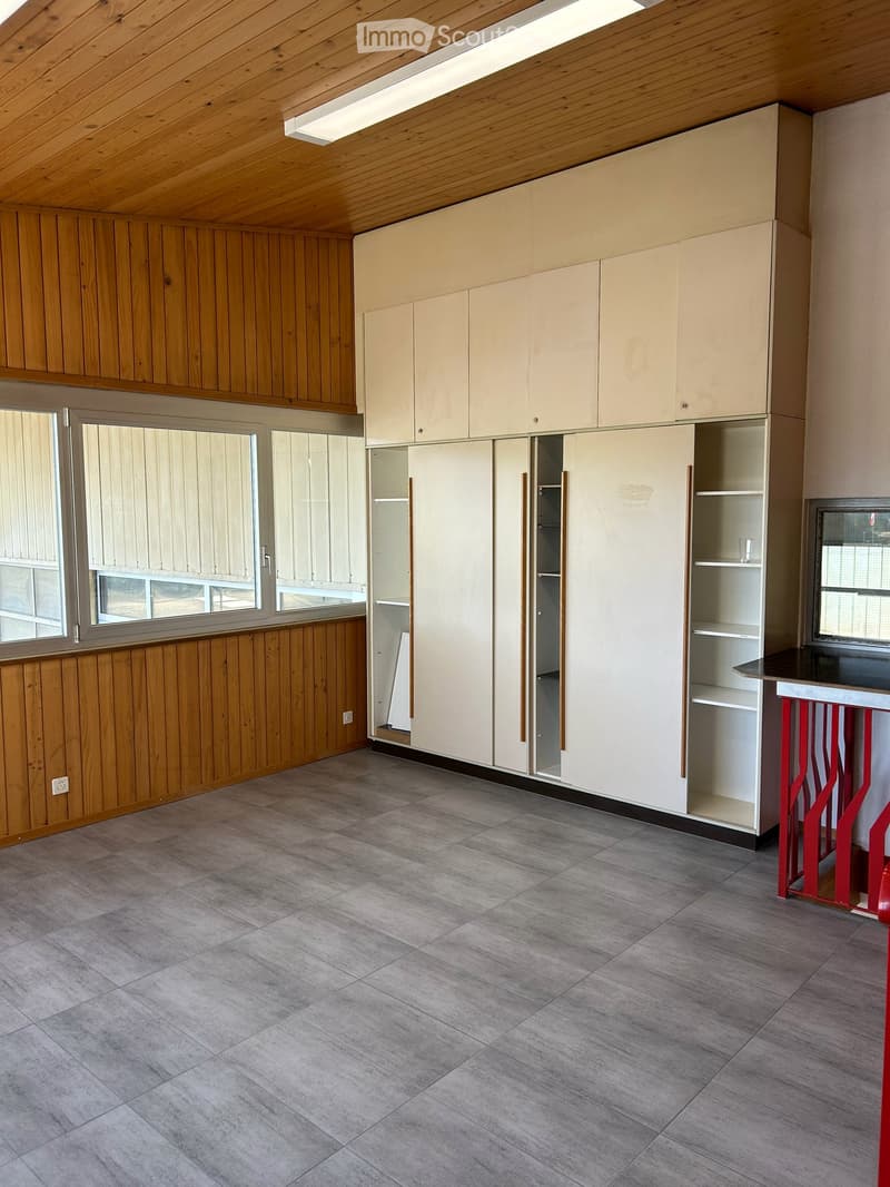 Geräumige Werkstatt / Gewerbehalle in Huttwil zu vermieten (3)
