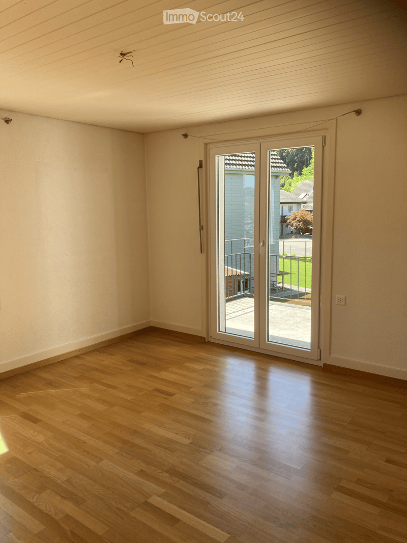 Zimmer mit Balkonzugang