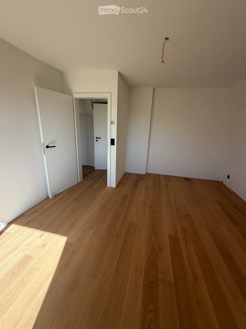 Charmante 2.5-Zimmer-Wohnung mit Balkon (6)
