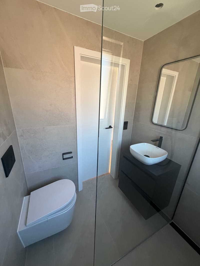 Charmante 2.5-Zimmer-Wohnung mit Balkon (7)