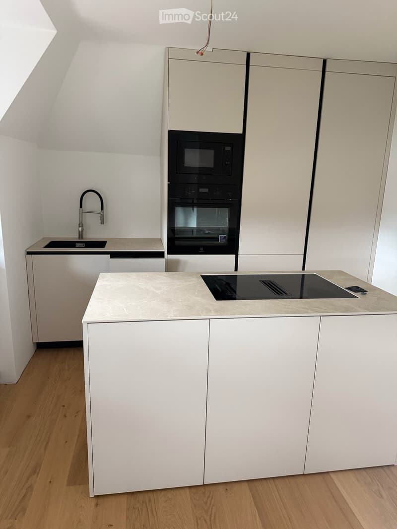 Charmante 2.5-Zimmer-Wohnung mit Balkon (2)