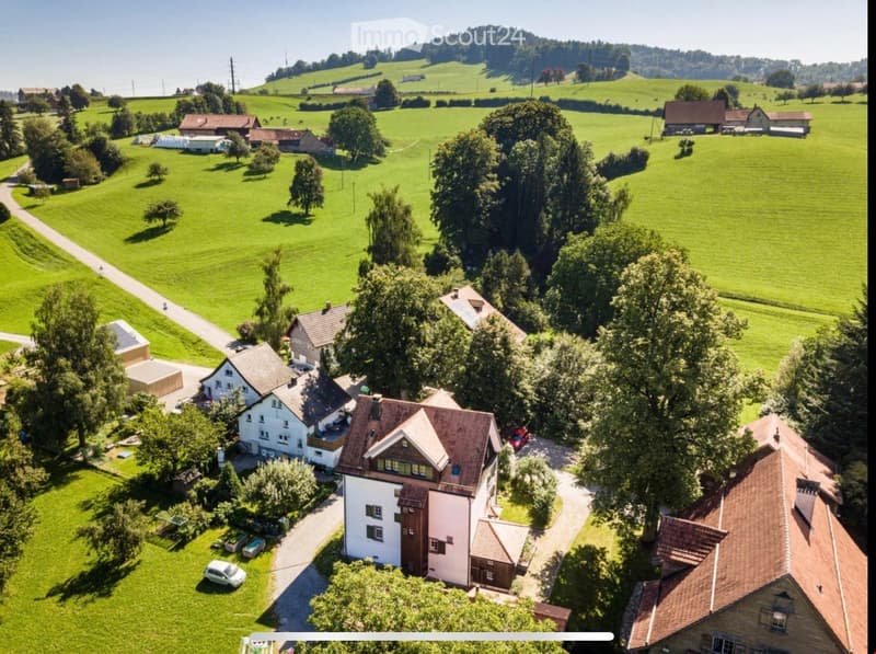 Möbilierte Wohnung in historischem Weiler (2)