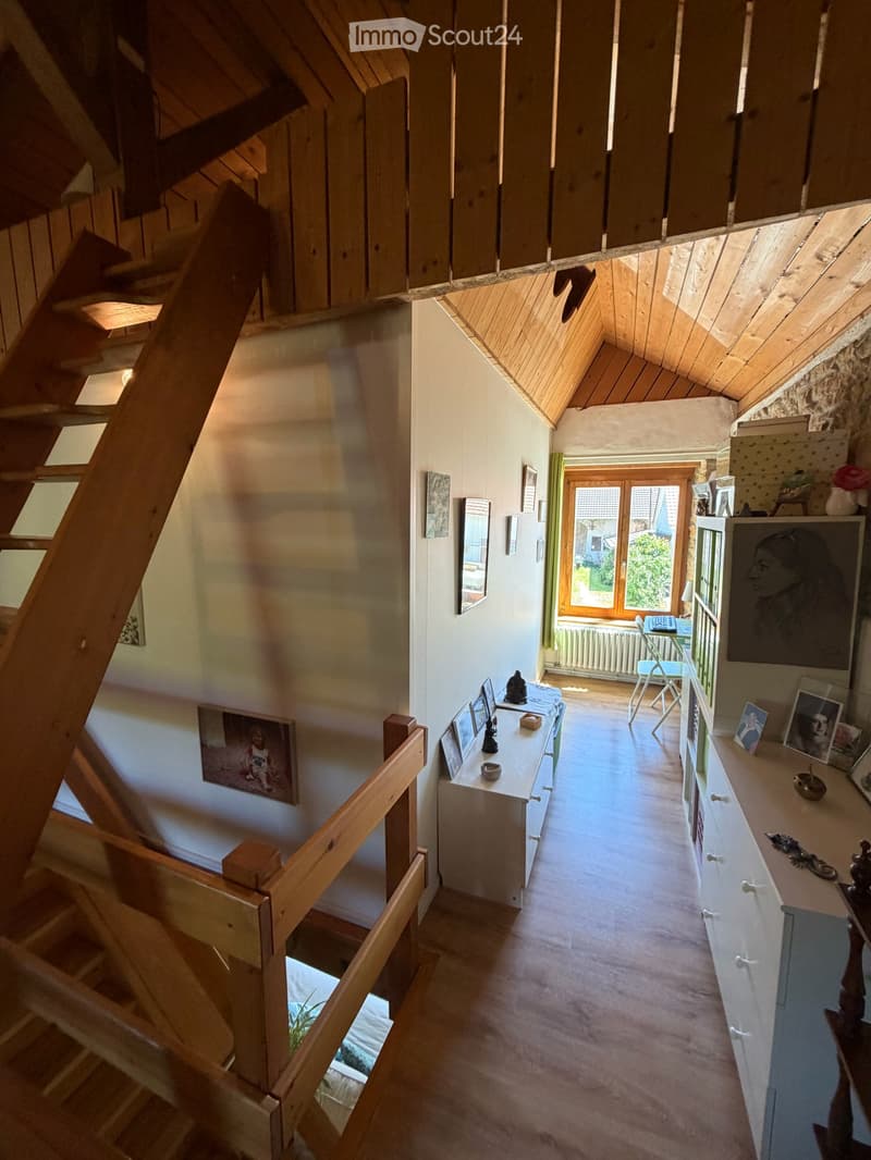 Authentique maison jurassienne de caractère avec grand terrain et verger à Damvant (14)