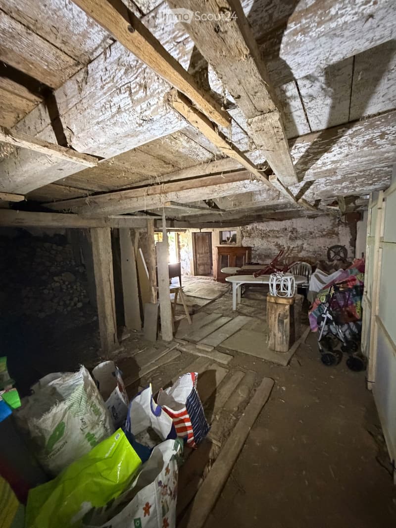 Authentique maison jurassienne de caractère avec grand terrain et verger à Damvant (26)