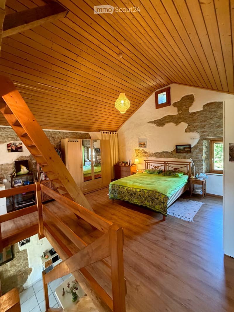 Authentique maison jurassienne de caractère avec grand terrain et verger à Damvant (10)