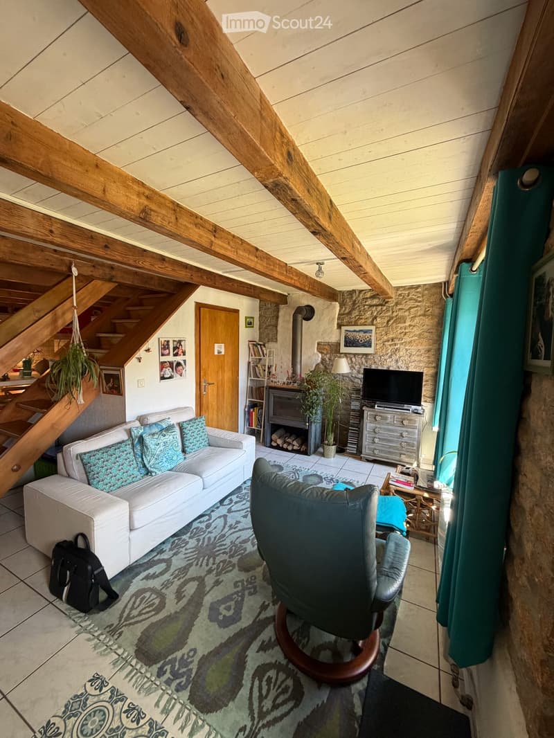 Authentique maison jurassienne de caractère avec grand terrain et verger à Damvant (3)