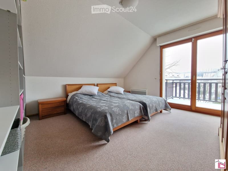 2 single beds, wooden nightstands, gray bedspreads, sliding glass door, balcony