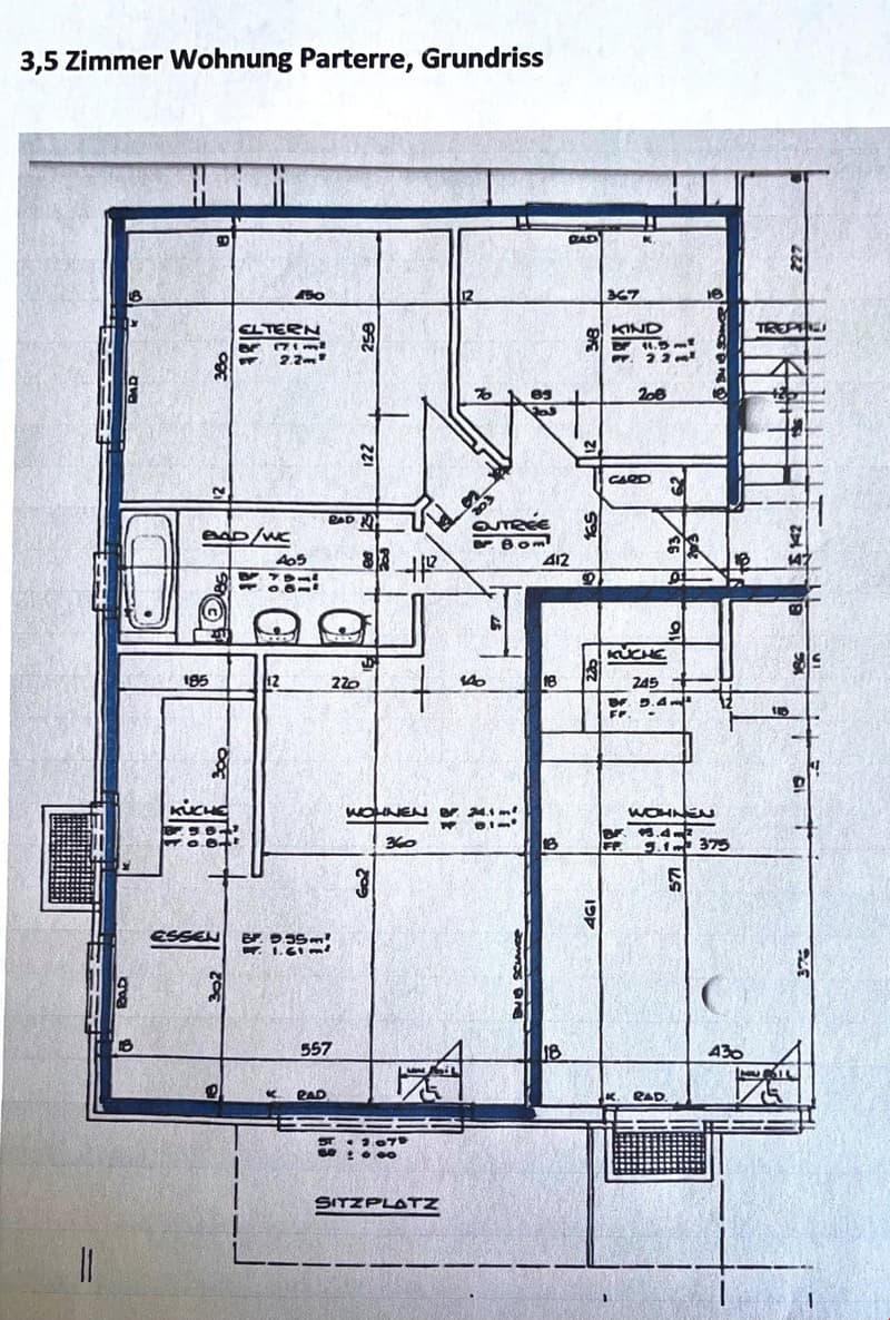 Floor plan of a 3.5-room apartment on the ground floor, showing rooms labeled in German: kitchen, living room, dining room, bathroom, and bedroom.