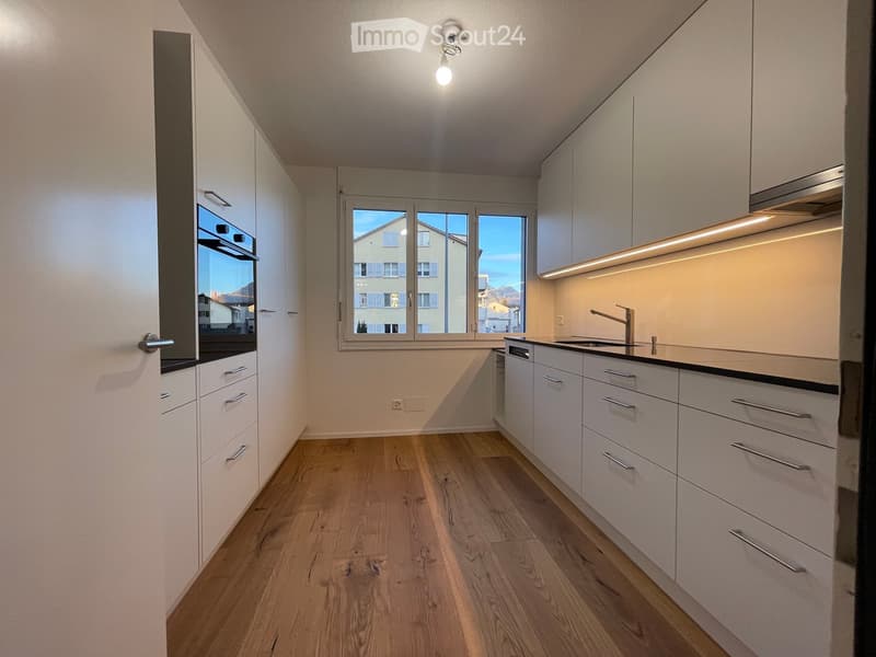 Neu renovierte 6.5-Zimmer Wohnung in Ennetbürgen NW inkl. Garage (2)