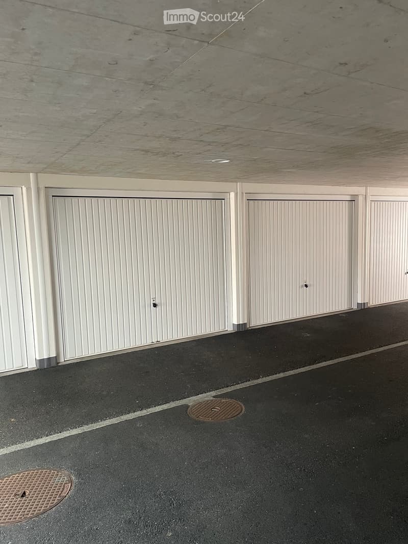 {"type": "Garage", "objects": [], "description": "Garage with white panel walls, concrete floor, and two manhole covers on the floor.", "localized_descriptions": {"EN": "Garage with white panel walls, concrete floor, and two manhole covers on the floor.",
