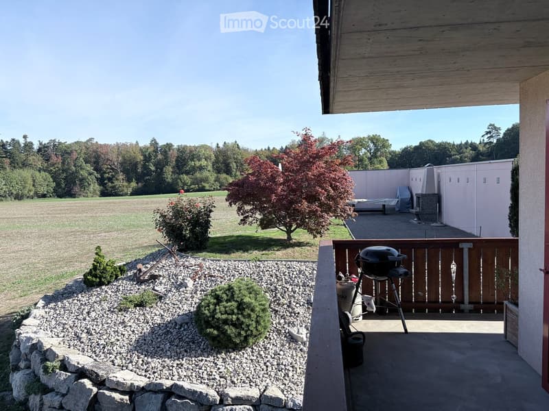 Grosser Balkon mit Sitzplatz-Anteil