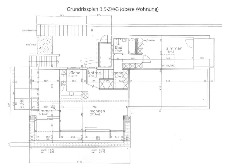 Floor plan of a 3.5-room apartment on the upper floor, including a living area, kitchen, bedroom, bathroom, hallway, and entrance.