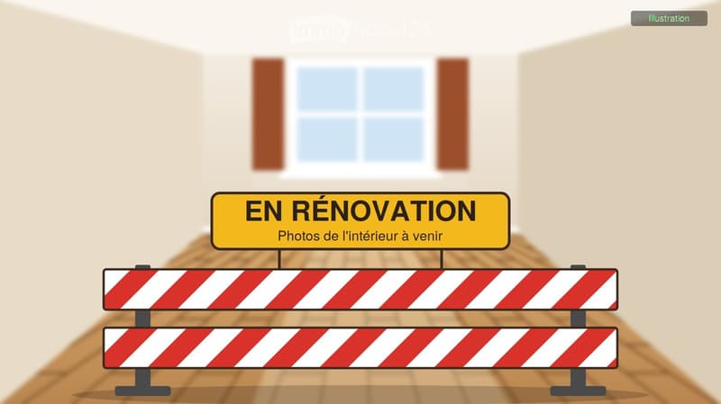 Empty room with wooden floor, bare walls, and a window. A sign reading "EN RÉNOVATION" and red-and-white striped barriers are present.