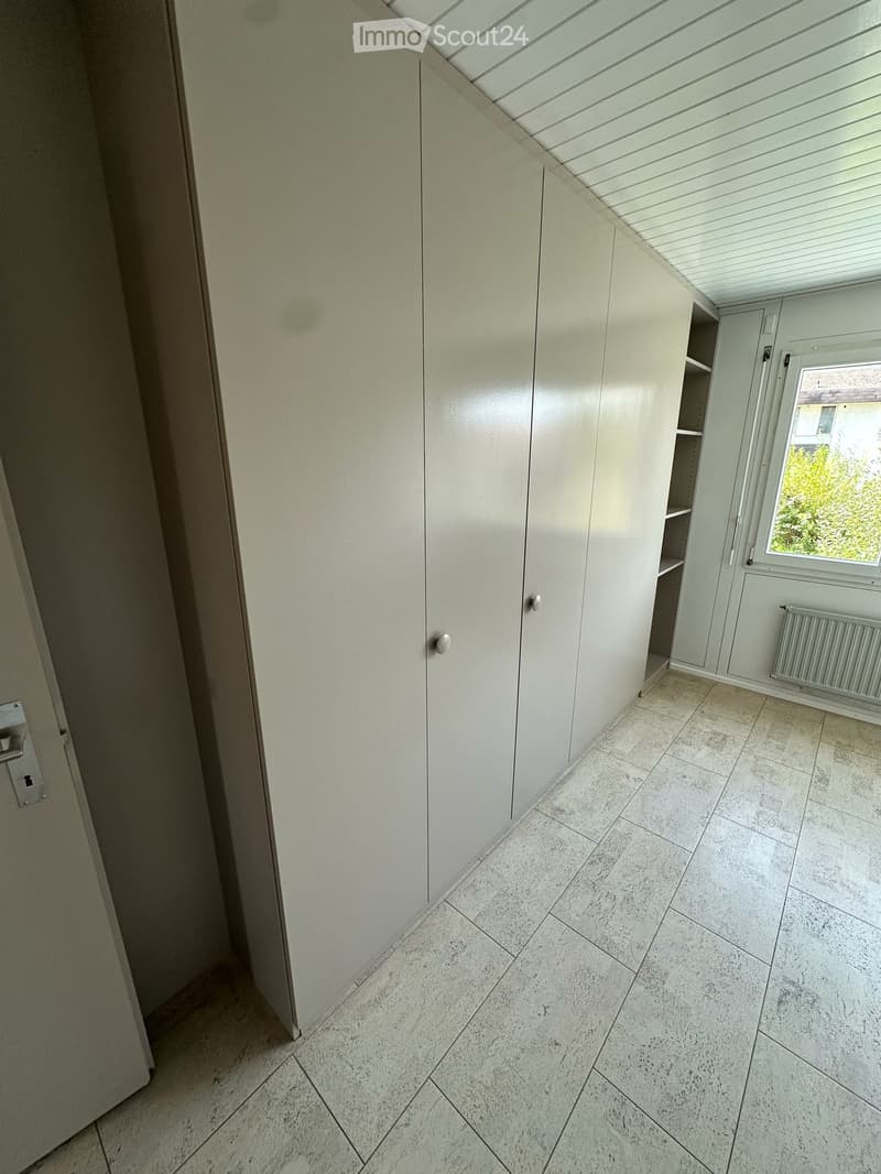 Einbauschränke zwischen Zimmer OG links und rechts