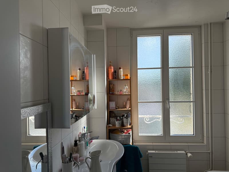 {"type": "Bathroom", "objects": ["sink", "faucet", "mirror", "cupboard", "shelf", "towel", "radiator", "toothbrush holder", "cup", "bottle", "faucet", "faucet", "cup", "cup", "cup", "cup", "cup", "cup", "cup", "cup", "cup", "cup", "cup", "cup", "cup", "cu