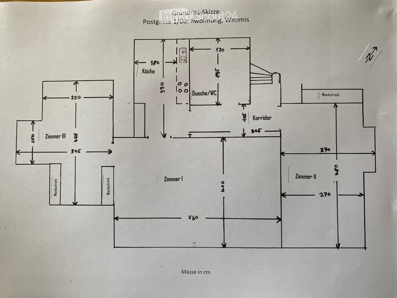 Floor plan of a roof apartment with labeled rooms: kitchen, bathroom, three bedrooms, and a hallway.