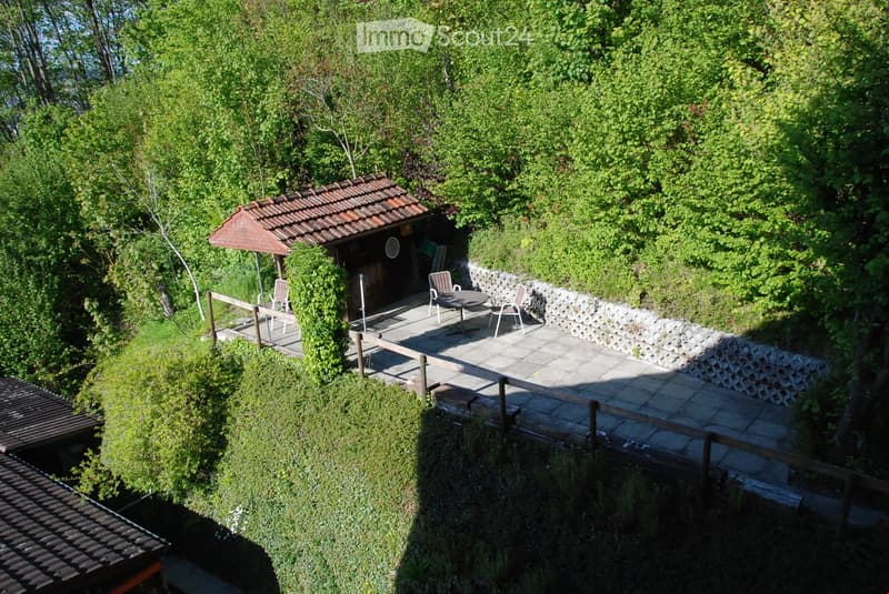 {"visible_features": ["View"],"type": "Garden","description": "wooden garden shed, patio with table and chairs, wooden fence, greenery","localized_descriptions":    {    "EN": "wooden garden shed, patio with table and chairs, wooden fence, greenery",