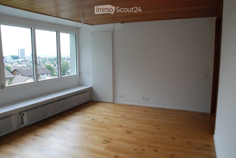 {"visible_features": ["View"],    "type": "Room",    "description": "large windows with view, wooden floor, white walls, white ceiling, radiators, power outlets",    "localized_descriptions":        {        "EN": "Room: large windows with view, wood