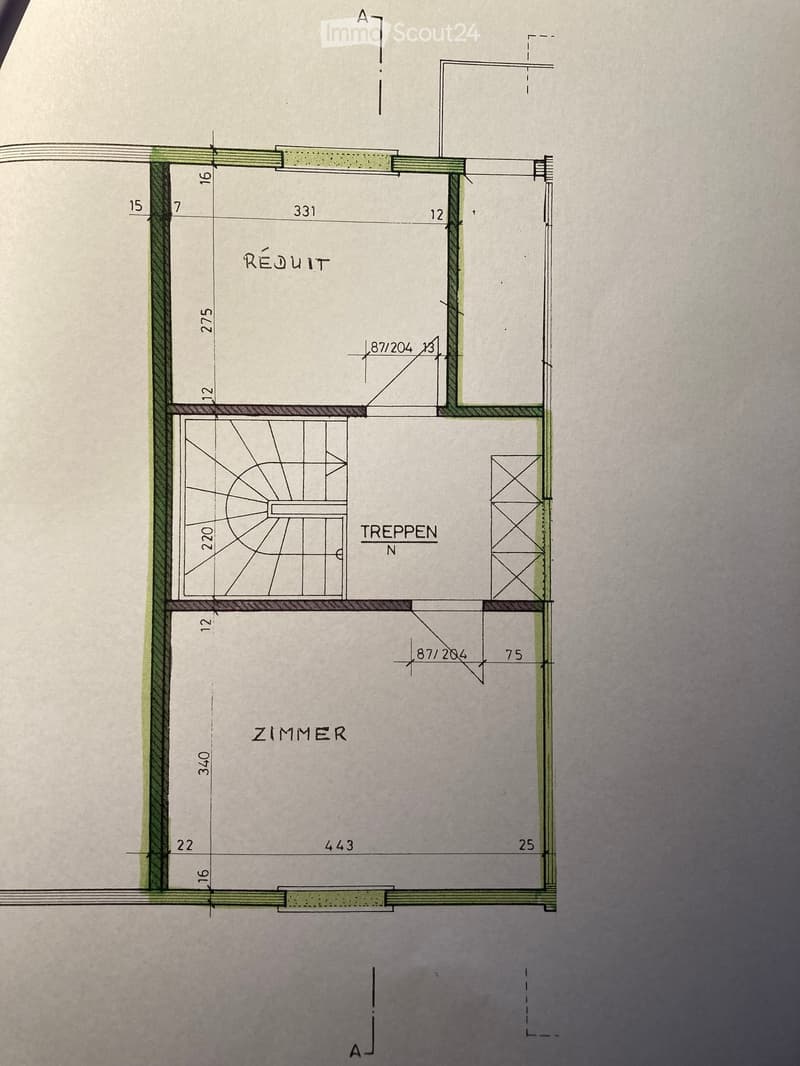 Floor plan showing a room labeled "ZIMMER" (room), a hallway labeled "REÉDIT" (hallway), and a staircase labeled "TREPPEN" (stairs). Dimensions and measurements are indicated.