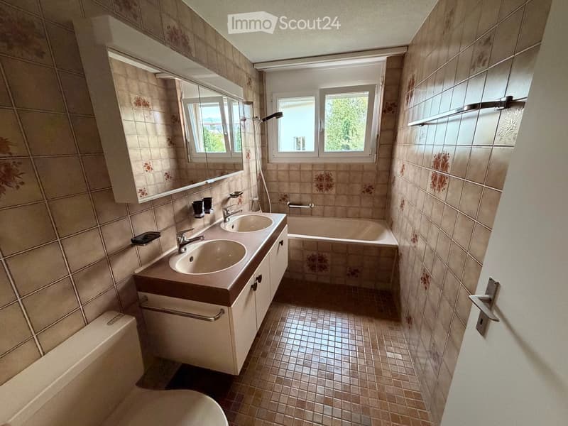 Badezimmer mit Badewanne