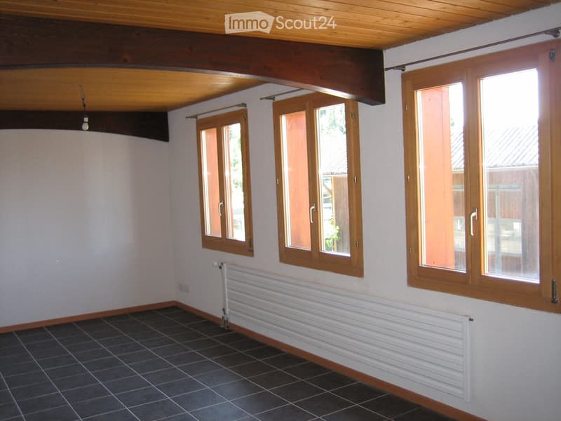 Charmante 6-Zimmer-Wohnung in Oberlangenegg (4)