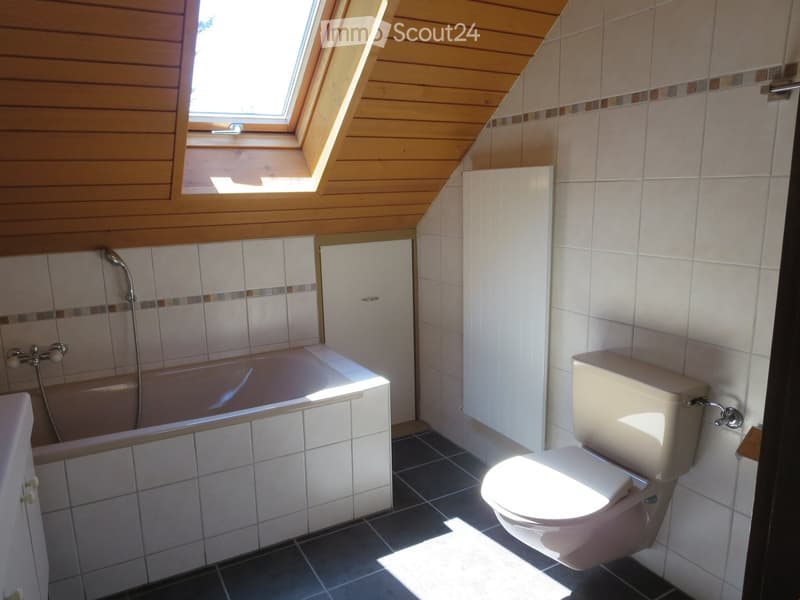 Charmante 6-Zimmer-Wohnung in Oberlangenegg (10)